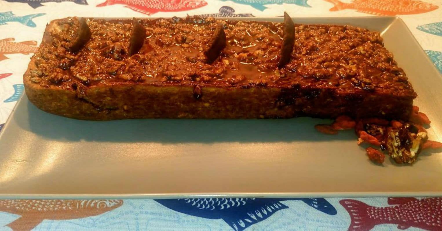 Bizcocho de persimon con cobertura de chocolate crujiente