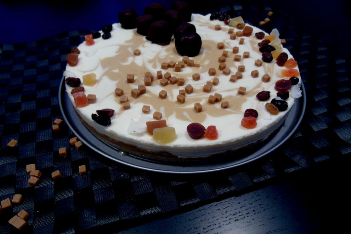 Tarta cremosa de dos sabores (sin gluten, sin azúcar, sin lactosa)