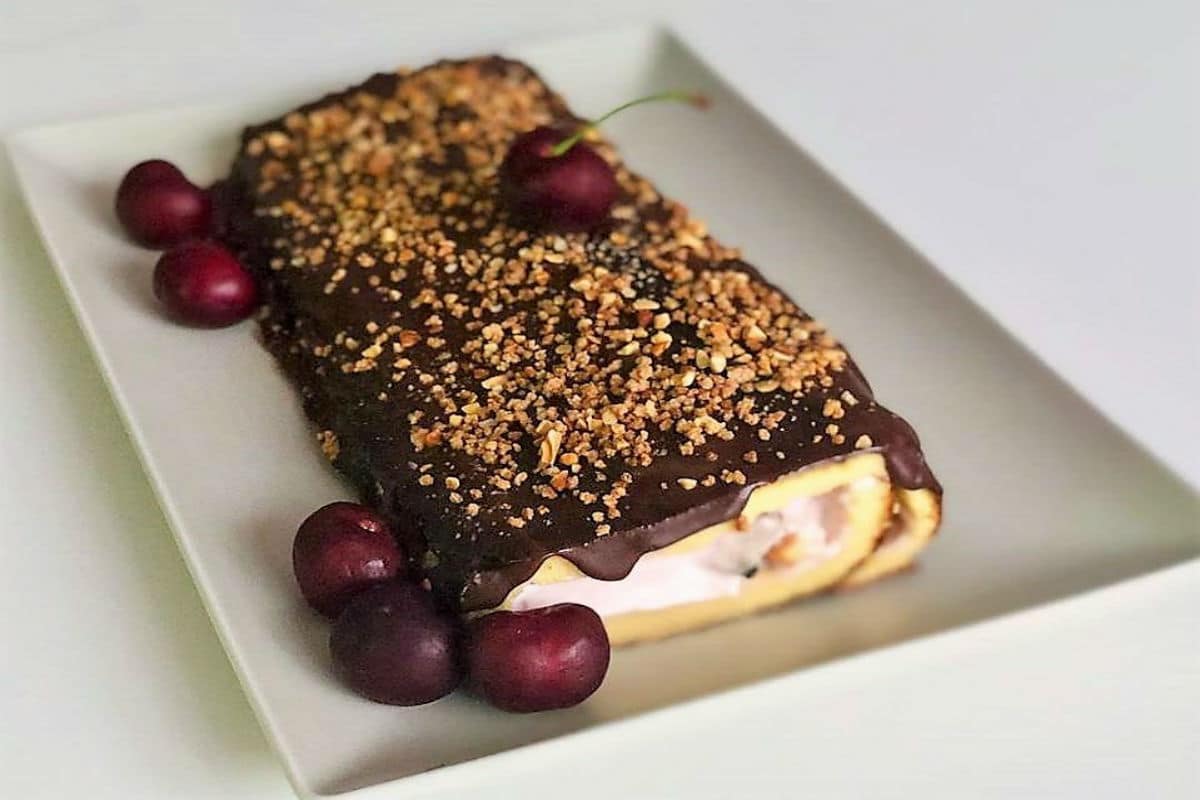 Brazo de gitano de frutos rojos y chocolate negro (sin gluten, sin lactosa, sin azúcar)