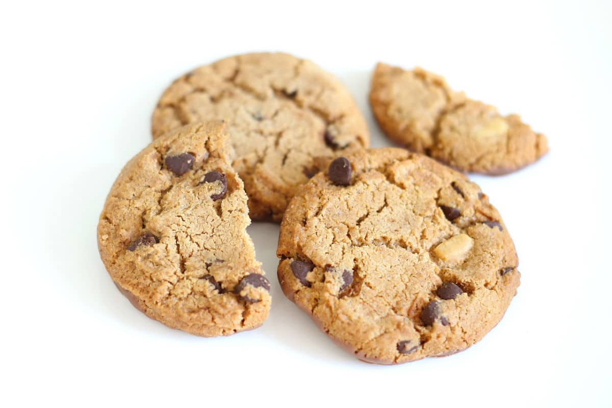 Mug cookie (galleta en una taza) sin gluten, sin lactosa, sin azúcar