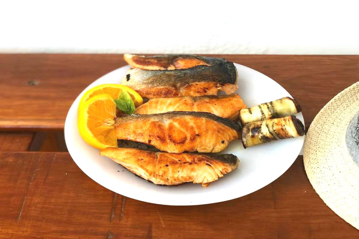 Salmón marinado con naranja
