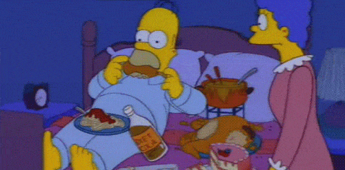 Home Simpson dándose un festín en la cama