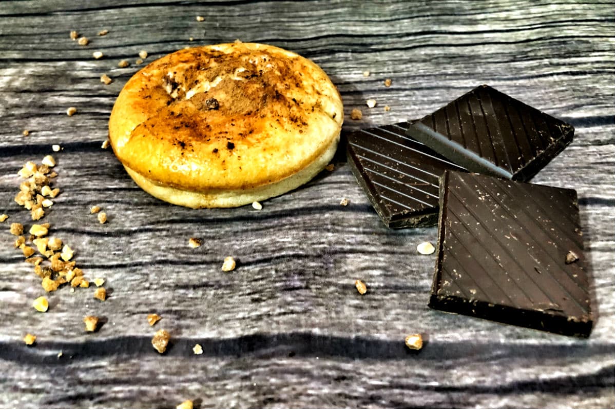 Bollitos de canela rellenos de chocolate negro (keto)