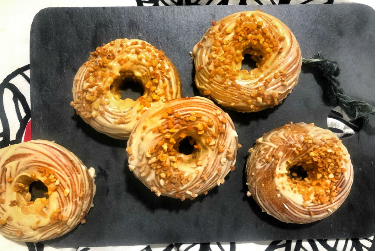Donuts de carrot cake con  buttercream de vainilla