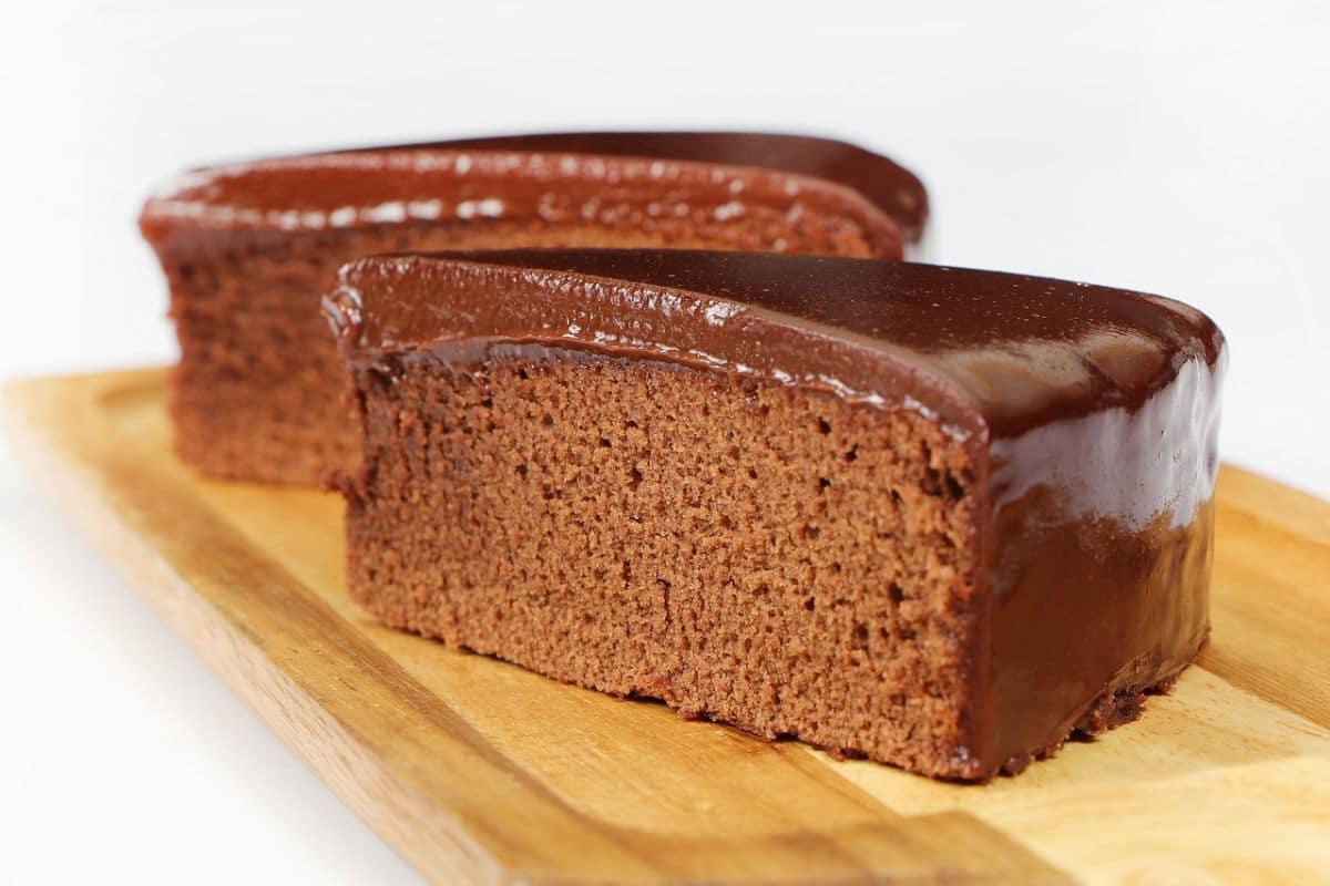 Tarta navideña de aguacate y chocolate negro