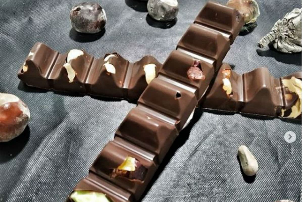 Turrón de chocolate con nueces caramelizadas (keto y paleo)