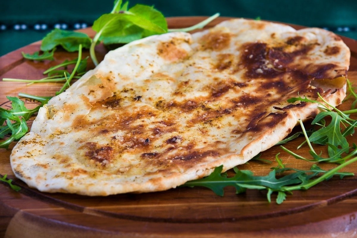 Pan naan de queso con harina de arroz